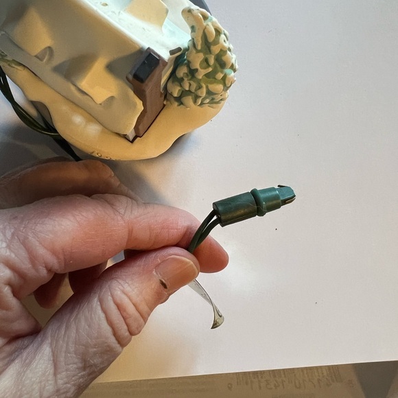 Hallmark Keepsake Ornament White Christmas - Picture 11 of 13